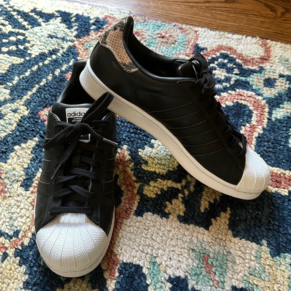 Adidas Superstars, snake